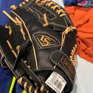 Louisville Slugger Black and Tan Baseball Glove